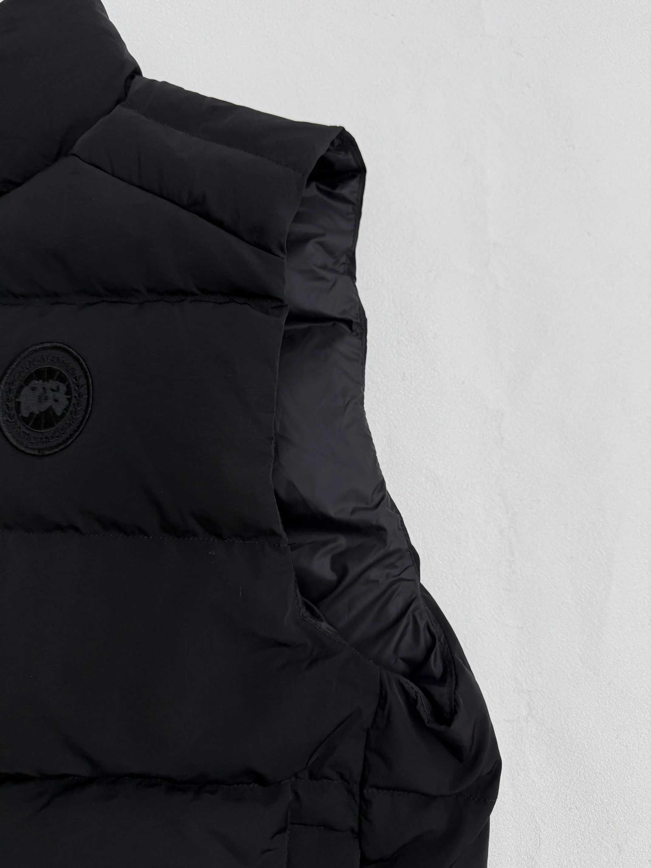P710 Canada Goose Canada Goose Crofton Series Black Label Lightweight Down Vest S/M/L/XL